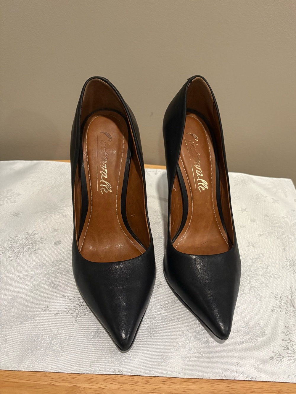 L’intervalle Black Pointed-Toe Leather Pumps